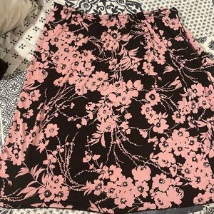 Donuts Inc women’s size medium pink and black floral skirt